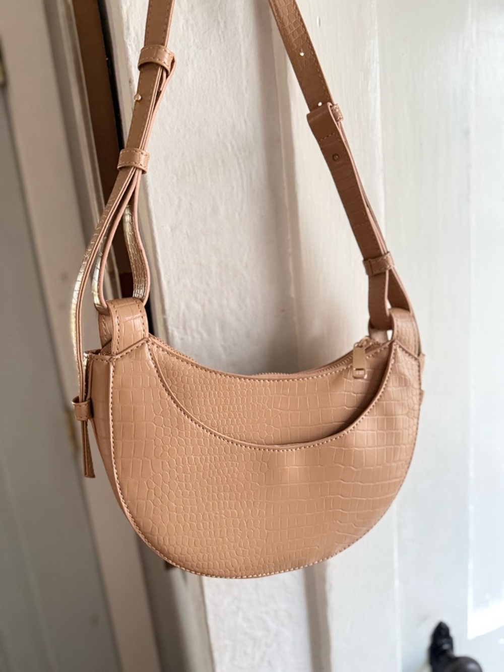 Nordstrom Croc-Embossed Crescent Shoulder Bag in Beige - Picture 3 of 4
